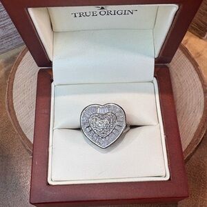 Silvertone Heart Ring 🩶